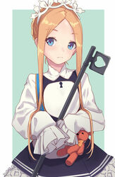  abigail_williams_(fate) abigail_williams_(festival_outfit)_(fate) black_dress blonde_hair blue_eyes blush braid closed_mouth commentary dress fate/grand_order fate_(series) female forehead green_background heart highres itachi_kanade keyhole long_hair long_sleeves looking_at_viewer official_alternate_costume parted_bangs shirt sleeveless sleeveless_dress sleeves_past_fingers sleeves_past_wrists solo stuffed_animal stuffed_toy teddy_bear two-tone_background very_long_hair white_background white_shirt 