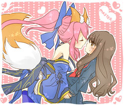  2girls animal_ears black_serafuku bow brown_eyes brown_hair closed_eyes commentary_request fate/extra fate/extra_ccc fate_(series) fox_ears fox_girl fox_tail fulunukko hairbow heart imminent_kiss japanese_clothes kimono kishinami_hakuno_(female) multiple_girls pink_hair ribbon school_uniform serafuku tail tamamo_(fate) tamamo_no_mae_(fate/extra) thighhighs tsukumihara_academy_uniform_(fate/extra_ccc) yuri 