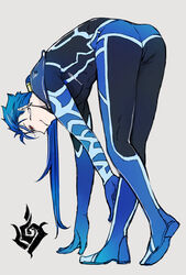  1boy armor ass beads bent_over blue_bodysuit blue_hair bodysuit commentary_request cu_chulainn_(fate) cu_chulainn_(fate/extra) earrings emblem fate/extra fate_(series) from_behind full_body gradient_clothes grey_background hair_beads hair_ornament high_heels jewelry long_hair looking_at_viewer male_focus multicolored_hair nishi_juuji official_alternate_costume pauldrons ponytail profile red_eyes shoulder_armor simple_background skin_tight smile solo spiked_hair standing 