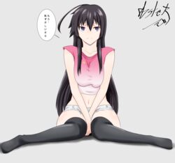  absurdres aster_crowley bad_id bad_pixiv_id black_hair black_thighhighs breasts closed_mouth female grey_background highres jinryou_karen long_hair looking_at_viewer medium_breasts ore_ga_ojou-sama_gakkou_ni_&quot;shomin_sample&quot;_toshite_rachirareta_ken short_shorts shorts simple_background solo thighhighs translation_request 