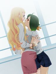  2girls bad_id bad_pixiv_id blonde_hair blue_eyes green_hair hug kurage long_hair looking_up macross macross_frontier multiple_girls ranka_lee red_eyes sheryl_nome short_hair skirt smile yuri 