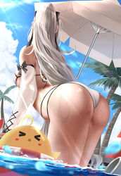  &gt;_&lt; absurdres arched_back ass azur_lane bare_shoulders beach_umbrella bent_over bikini bird blue_sky bow breasts chick cloud day detached_sleeves drake_(azur_lane) drake_(the_golden_hind&#039;s_respite)_(azur_lane) female from_behind grey_hair hairbow halterneck highres large_breasts light_rays long_hair manjuu_(azur_lane) multi-strapped_bikini numaguro_(tomokun0808) official_alternate_costume outdoors palm_tree ponytail see-through sky solo standing string_bikini sunbeam sunlight swimsuit thighs tree umbrella wading water wet white_bikini 