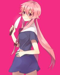  bow cellphone commentary_request female gasai_yuno hairbow knife linaria_(ookinahitomi) looking_back mirai_nikki phone pink_background pink_hair red_eyes school_uniform simple_background skirt smile solo twintails weapon yandere 