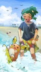  &gt;_&lt; 1boy :d alolan_raichu bird black_shirt closed_eyes cloud commentary_request dark-skinned_male dark_skin day floral_print green_hair hau_(pokemon) highres male_focus mikanbako_(aitatadon3) open_mouth orange_shorts outdoors palm_tree pokemon pokemon_(creature) pokemon_sm pyukumuku sand shirt shore short_ponytail shorts sky smile standing teeth tongue tree upper_teeth_only wading water wingull 