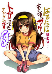  blue_shorts brown_eyes brown_hair commentary_request female hairband kashi long_hair looking_at_viewer no_socks open_mouth orange_shirt shirt shoes shorts sitting socks solo suzumiya_haruhi suzumiya_haruhi_(young) suzumiya_haruhi_no_yuuutsu translated tsundere 