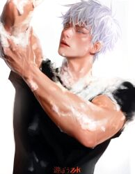  1boy artist_name biceps black_shirt blue_eyes gojou_satoru highres jujutsu_kaisen male_focus muscular muscular_male osvore parted_lips shirt short_hair simple_background soap_bubbles solo washing white_background white_hair 