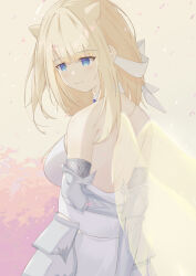  absurdres angel_wings blonde_hair blue_eyes breasts brown_dust_2 closed_mouth collar dress eyebrows_hidden_by_hair falling_petals female from_behind gauntlets hair_between_eyes hair_ribbon highres justia_(brown_dust) kitnwld large_breasts light_blush light_smile looking_to_the_side medium_hair petals ribbon sideboob simple_background small_horns solo upper_body white_collar white_dress white_ribbon wings 