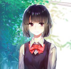  artist_name black_hair bow brown_eyes commentary_request female highres kuzu_no_honkai looking_at_viewer outdoors plant red_bow school_uniform short_hair sweater_vest tokio upper_body yasuraoka_hanabi 