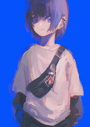  :| absurdres belt_bag blue_background closed_mouth ear_piercing earrings female grey_hair highres jewelry layered_sleeves long_sleeves looking_at_viewer original piercing purple_eyes ritao_kamo shirt short_hair short_over_long_sleeves short_sleeves simple_background solo upper_body white_shirt 