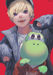  1boy absurdres blonde_hair ear_piercing grey_jacket grey_shirt hat highres jacket jewelry looking_at_viewer male_focus mario_(series) necklace open_mouth original piercing red_background red_eyes ritao_kamo shirt short_hair signature simple_background sleeves_past_fingers sleeves_past_wrists smile yoshi 