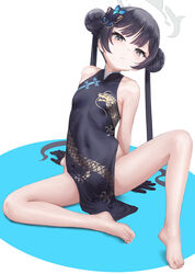  bare_legs barefoot black_hair blue_archive breasts butterfly_hair_ornament china_dress chinese_clothes closed_mouth commentary_request covered_navel double_bun dragon_print dress feet female hair_bun hair_ornament halo highres kisaki_(blue_archive) legs long_hair looking_at_viewer pelvic_curtain print_dress sitting sleeveless sleeveless_dress small_breasts solo thighs toenails toes twintails yamaneko_(tkdrumsco) 