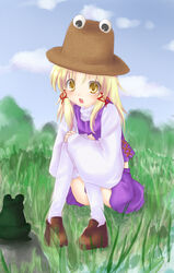  blonde_hair commentary_request female frog hair_ornament hat holding_legs moriya_suwako rai_(rai-s) touhou wide_sleeves yellow_eyes 