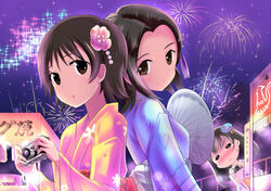  3girls :o back-to-back blush brown_eyes brown_hair camera commentary_request festival fireworks floral_print grey_hair hair_ornament hand_fan holding ishizu_kayu japanese_clothes kimono long_hair looking_at_viewer looking_back market_stall mitani_kanae miyoshi_chihiro multiple_girls obi paper_fan railing sash sawatari_fuu short_hair sky smile solid_oval_eyes star_(sky) tamayura uchiwa wavy_mouth yukata 