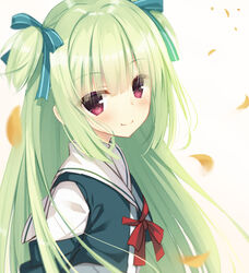  black_shirt blue_bow blush bow cariboy closed_mouth commentary_request female green_hair hair_between_eyes hairbow long_hair looking_at_viewer murasame_(senren) photoshop_(medium) red_bow red_eyes sailor_collar senren_banka shirt simple_background smile solo striped striped_bow two_side_up upper_body white_background white_sailor_collar 