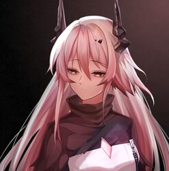  arknights black_background commentary_request female hair_between_eyes high_collar highres horns long_hair minuo pink_eyes pink_hair shirt solo theresa_(arknights) upper_body 