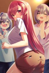  &gt;_&lt; 3girls ^_^ absurdres alternate_costume amane_kanata ass blush closed_eyes grey_hair gym_uniform heterochromia highres hololive houshou_marine laughing long_hair looking_back meme_tesshin multiple_girls open_mouth red_eyes red_hair red_shorts shirogane_noel shirt short_sleeves shorts t-shirt virtual_youtuber white_shirt yellow_eyes 