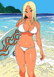  beach bikini blonde_hair breasts brown_eyes commentary_request dark-skinned_female dark_skin day female holding holding_surfboard large_breasts ligne_claire lips looking_at_viewer medium_hair ocean original outdoors solo standing surfboard swimsuit tan wet youshu_ohepe 