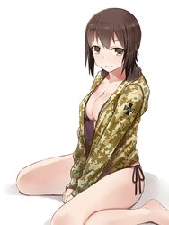  bikini black_bikini breasts camouflage_hoodie cleavage closed_mouth commentary_request emblem female from_side girls_und_panzer hood hoodie katatsuka_kouji kuromorimine_(emblem) light_smile looking_at_viewer medium_breasts nishizumi_maho open_clothes open_hoodie short_hair side-tie_bikini_bottom simple_background sitting solo swimsuit v_arms wariza white_background 