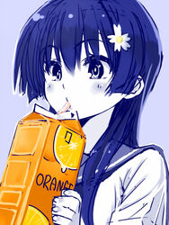  blush carton commentary_request drinking drinking_straw female flower hair_flower hair_ornament holding juice juice_box kawakami_masaki long_hair orange_juice sakugawa_school_uniform saten_ruiko school_uniform serafuku solo spot_color summer_uniform toaru_kagaku_no_railgun toaru_majutsu_no_index upper_body 