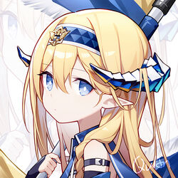  arknights bare_shoulders blonde_hair blue_eyes blue_hairband chibi commentary female flag hair_between_eyes hairband holding holding_flag horns long_hair looking_at_viewer pointy_ears quan_(kurisu_tina) saileach_(arknights) solo standard_bearer upper_body zoom_layer 