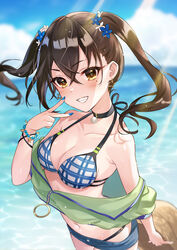  bikini black_choker blue_bikini blue_shorts blurry blurry_background bracelet breasts brown_hat choker cleavage commentary cropped_shirt day denim denim_shorts depth_of_field earrings female flower green_shirt grin hair_flower hair_ornament hat holding holding_clothes holding_hat horizon idolmaster idolmaster_cinderella_girls iku2727 jewelry light_blush looking_at_viewer medium_breasts medium_hair mole mole_under_eye navel ocean off_shoulder outdoors pearl_bracelet sharp_teeth shirt short_shorts short_sleeves shorts smile solo standing star_(symbol) star_earrings sunazuka_akira sunlight swimsuit teeth twintails unworn_hat unworn_headwear v 