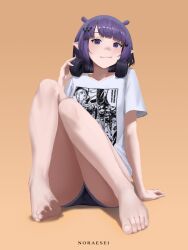  blue_shorts closed_mouth feet female headphones highres hololive hololive_english knees_up looking_at_viewer ninomae_ina&#039;nis noraesei orange_background pointy_ears print_shirt purple_eyes purple_hair shirt shorts solo t-shirt tentacle_hair virtual_youtuber white_shirt 