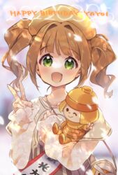  :d bag beret birthday_sash blurry blurry_background blush brown_hair character_name collarbone commentary_request dated depth_of_field ech female flower_in_eye green_eyes happy_birthday hat idolmaster idolmaster_(classic) long_sleeves looking_at_viewer puffy_long_sleeves puffy_sleeves sash shirt shoulder_bag sleeves_past_wrists smile symbol_in_eye takatsuki_yayoi translation_request twintails upper_body v white_shirt yellow_headwear 