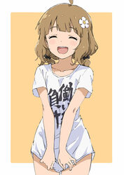  ahoge alternate_costume blush border bow brown_hair collarbone cosplay dot_nose female flower futaba_anzu futaba_anzu_(cosplay) hair_flower hair_ornament highres holding holding_clothes idolmaster idolmaster_cinderella_girls idolmaster_cinderella_girls_starlight_stage idolmaster_million_live! idolmaster_million_live!_theater_days looking_at_viewer open_mouth outside_border pink_shirt rauto round_teeth shirt short_hair short_sleeves simple_background smile solo suou_momoko sweatdrop t-shirt teeth thighs two-tone_background white_background white_border yellow_background 