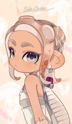  agent_8_(splatoon) bare_shoulders bodysuit brown_hair commentary_request copyright_name dark-skinned_female dark_skin earrings eyelashes female gradient_hair grey_eyes grey_hair highres ink_tank_(splatoon) jewelry looking_at_viewer medium_hair multicolored_hair octoling octoling_girl octoling_player_character parted_lips sahata_saba sleeveless sleeveless_bodysuit solo splatoon_(series) splatoon_3 splatoon_3:_side_order tentacle_hair thick_eyebrows two-tone_hair upper_body white_background white_bodysuit 