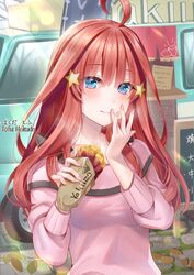  ahoge artist_name blue_eyes blush breasts closed_mouth commentary_request female fingernails food go-toubun_no_hanayome hair_between_eyes hair_ornament hakuda_tofu highres holding holding_food long_hair long_sleeves looking_at_viewer medium_breasts nakano_itsuki pink_sweater red_hair roasted_sweet_potato smile solo standing star_(symbol) star_hair_ornament steam sweater sweet_potato upper_body 