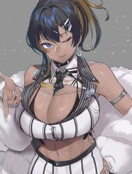  between_breasts black_hair blonde_hair blue_eyes breasts cleavage dark-skinned_female dark_skin female fujisaki_subaru goddess_of_victory:_nikke hand_on_own_hip highres horseshoe_earrings jewelry large_breasts multicolored_hair navel necktie necktie_between_breasts noise_(classic_diva)_(nikke) noise_(nikke) one_eye_closed ring simple_background solo stomach striped_clothes vertical-striped_clothes vertical-striped_necktie white_nails 