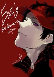  1boy bad_id bad_pixiv_id black_hair character_name dated eyelashes hat highres ikoma_squad&#039;s_uniform jacket looking_at_viewer looking_to_the_side male_focus messy_hair naogen oki_kouji red_background red_eyes red_hat shade smirk solo visor_cap world_trigger zipper 