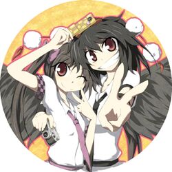  2girls black_hair brown_hair camera cellphone commentary_request grin hat himekaidou_hatate multiple_girls necktie ni_(ippozenshin) one_eye_closed phone red_eyes shameimaru_aya smile tokin_hat touhou v wings 