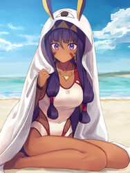  animal_ears bare_legs barefoot beach blue_sky blush breasts casual_one-piece_swimsuit closed_mouth cloud collarbone commentary_request cosplay covered_navel dark-skinned_female dark_skin day ears_through_headwear facial_mark fate/grand_order fate_(series) female hair_between_eyes hand_up jackal_ears long_hair medium_breasts medjed_(fate) medjed_(fate)_(cosplay) nitocris_(fate) nitocris_(swimsuit_assassin)_(fate) nitocris_(swimsuit_assassin)_(second_ascension)_(fate) ocean one-piece_swimsuit outdoors purple_eyes purple_hair rimo sand sidelocks sitting sky solo swimsuit very_long_hair wariza water white_one-piece_swimsuit 