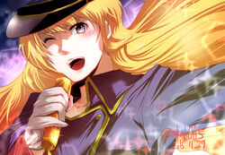  bad_id bad_pixiv_id blonde_hair blue_eyes blush dated female floating_hair gloves hat holding holding_microphone hoshino_(pixiv12796893) long_hair looking_up macross macross_frontier microphone music one_eye_closed sheryl_nome signature singing solo upper_body white_gloves 