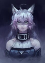  ahoge animal_ears atalanta_(fate) atalanta_alter_(fate) atalanta_alter_(first_ascension)_(fate) bare_shoulders belt_collar cat_ears closed_mouth collar commentary dark english_commentary fate/apocrypha fate_(series) female gradient_hair green_eyes grey_hair hair_between_eyes highres idk-kun long_hair looking_at_viewer multicolored_hair purple_hair slit_pupils solo twitter_username upper_body 