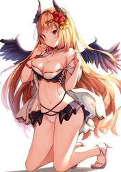  bikini black_wings blonde_hair breasts cleavage commentary_request dark_angel_olivia female flower granblue_fantasy hair_flower hair_ornament hibiscus highres horns kneeling large_breasts looking_at_viewer off_shoulder olivia_(summer)_(granblue_fantasy) red_eyes sandals shadow shiero. showgirl_skirt simple_background swimsuit wings 