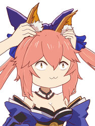  &lt;|&gt;_&lt;|&gt; :3 absurdres animal_ear_fluff animal_ears bare_shoulders blue_kimono breasts cleavage commentary_request detached_sleeves fate/extra fate_(series) female fox_ears fox_girl hand_on_another&#039;s_ear highres japanese_clothes kimono large_breasts parody pink_hair playing_with_another&#039;s_ears sewayaki_kitsune_no_senko-san simple_background solo_focus std_(steinsdate) surprised tamamo_(fate) tamamo_no_mae_(fate/extra) white_background wide-eyed yellow_eyes 