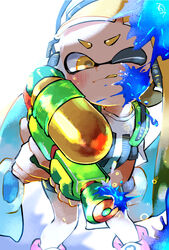  bike_shorts blonde_hair closed_mouth colored_tongue commentary_request female headphones highres holding inkling inkling_girl inkling_player_character kirikuchi_riku long_hair looking_at_viewer one_eye_closed paint pink_footwear shirt short_sleeves solo splatoon_(series) splattershot_(splatoon) suction_cups super_soaker t-shirt tentacle_hair tongue tongue_out v-shaped_eyebrows white_shirt yellow_eyes yellow_tongue 