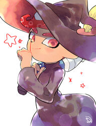  1boy black_hat black_robe closed_mouth commentary_request hand_up hat holding index_finger_raised inkbrush_(splatoon) kirikuchi_riku long_sleeves looking_at_viewer male_focus mohawk octoling octoling_boy octoling_player_character over_shoulder pink_eyes red_hair robe smile solo splatoon_(series) splatoon_2 star_(symbol) suction_cups tentacle_hair white_background witch_hat 