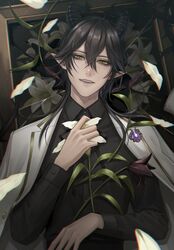  1boy ahoge black_eyeshadow black_flower black_hair black_horns black_ribbon black_shirt broken_mirror brooch brown_flower chromatic_aberration coat coat_on_shoulders collared_shirt crack crossed_bangs dragon_boy dragon_horns eyeshadow falling_petals fangs flower gem green_eyes hair_between_eyes hand_on_own_chest hand_up head_tilt highres holding holding_flower horns ink jacket jacket_on_shoulders jewelry kamchatka_lily light_particles lily_(flower) liquid long_sleeves looking_at_viewer makeup male_focus malleus_draconia medium_hair meg_mumu mirror neck_ribbon open_mouth petals pointy_ears purple_brooch purple_gemstone ribbon shirt slit_pupils smile solo teeth thorns twisted_wonderland upper_body white_flower white_jacket white_petals 