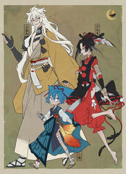  3boys barefoot black_gloves black_hair blue_eyes blue_hair commentary_request gloves japanese_clothes kesa kogarasumaru_(touken_ranbu) kogitsunemaru male_focus multiple_boys oerba_yun_fang partially_fingerless_gloves photoshop_(medium) pom_pom_(clothes) ponytail red_eyes sayo_samonji smile tomatoma_(10mato_ma10) touken_ranbu walking white_hair 