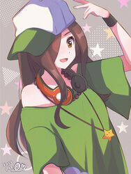  :d absurdres anotherplus arm_at_side artist_name baseball_cap bead_necklace beads black_wristband breasts brown_eyes brown_hair circle commentary dated female film_grain gaen_izuko green_hat green_shirt grey_background hair_over_one_eye hair_over_shoulder halftone halftone_background hand_up hat headphones headphones_around_neck highres jewelry long_hair looking_at_viewer medium_breasts monogatari_(series) necklace off-shoulder_shirt off_shoulder open_mouth pendant prayer_beads red_headphones shirt short_sleeves sideways_hat signature single_bare_shoulder smile solo spread_fingers star_(symbol) triangle upper_body white_hat wide_sleeves 