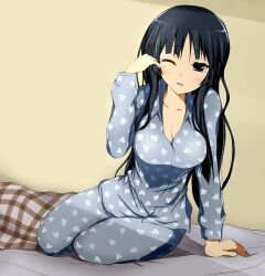  akiyama_mio cleavage k-on! pajama tyranu 