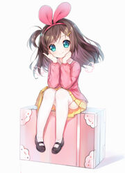  aged_down black_footwear brown_hair closed_mouth collared_shirt commentary_request detached_wings female green_eyes hair_ornament hairband hairclip head_tilt index_finger_raised kindergarten_uniform kizuna_ai kizuna_ai_inc. long_hair long_sleeves looking_at_viewer mary_janes mini_wings multicolored_hair pigeon-toed pink_hair pink_hairband pink_shirt pleated_skirt puffy_long_sleeves puffy_sleeves shirt shoes simple_background sitting skirt smile solo streaked_hair tengxiang_lingnai thighhighs virtual_youtuber white_background white_thighhighs wings yellow_skirt 