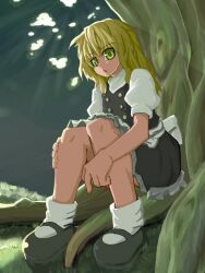  bad_id bad_pixiv_id blonde_hair female green_eyes kirisame_marisa long_hair loose_socks mary_janes no_headwear outdoors pleated_skirt shima_p_(jojo) shoes sitting skirt socks solo touhou tree under_tree 