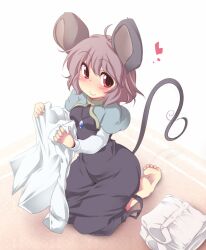  ahoge aki_(akikaze_asparagus) animal_ears barefoot blush capelet commentary_request dress female full_body grey_hair heart jewelry kneeling long_tail mouse_ears mouse_tail nazrin pendant red_eyes shirt simple_background smile solo tail tail_raised touhou white_shirt 