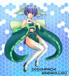  blue_background blue_hair commentary_request copyright_name dodonpachi dodonpachi_saidaioujou female full_body green_eyes highres hikari_(saidaioujou) honeycomb_(pattern) honeycomb_background kitayama_miuki sandals shoes short_hair skirt smile solo thighhighs toeless_legwear white_thighhighs 