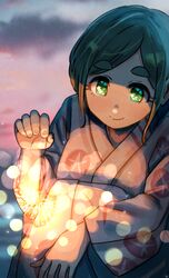  blurry blurry_background cloud cloudy_sky female fireworks futomayu-chan_(sinohira_rin) glowing green_eyes green_hair highres holding japanese_clothes kimono knees_up long_sleeves original senkou_hanabi shadow short_hair sinohira_rin sky solo sparkler thick_eyebrows twilight 