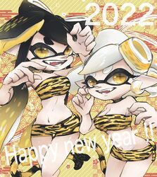  2022 2girls alternate_costume animal_print asa_no_ha_(pattern) bandeau bike_shorts black_choker black_hair blonde_hair breasts callie_(splatoon) chinese_zodiac choker claw_pose commentary cousins crop_top cross-shaped_pupils english_text fangs food food_on_head gradient_hair grey_hair happy_new_year highres inkling long_hair looking_at_viewer marie_(splatoon) medium_breasts micro_shorts microskirt midriff mole mole_under_eye multicolored_hair multiple_girls navel new_year object_on_head okome_2g2g open_mouth pointy_ears print_bandeau print_shorts print_skirt short_hair shorts skirt smile splatoon_(series) swept_bangs symbol-shaped_pupils tail tentacle_hair tiger_print tiger_tail very_long_hair year_of_the_tiger yellow_bandeau yellow_shorts yellow_skirt 